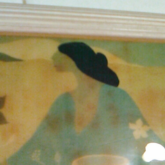 Woman with vase print - Picture 8 of 8